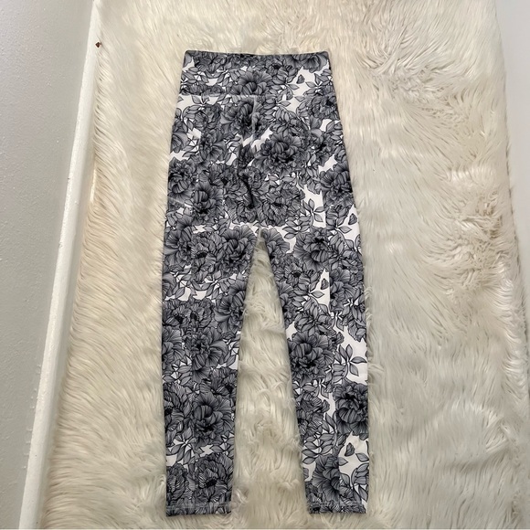Balance Collection Contour Floral Contender Leggings White - Picture 8 of 12
